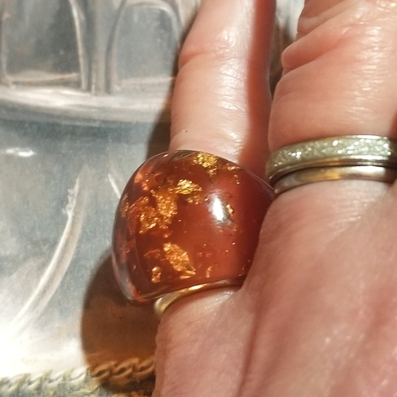 VTG LUCITE Gold Fleck MOD Ring - Picture 6 of 6